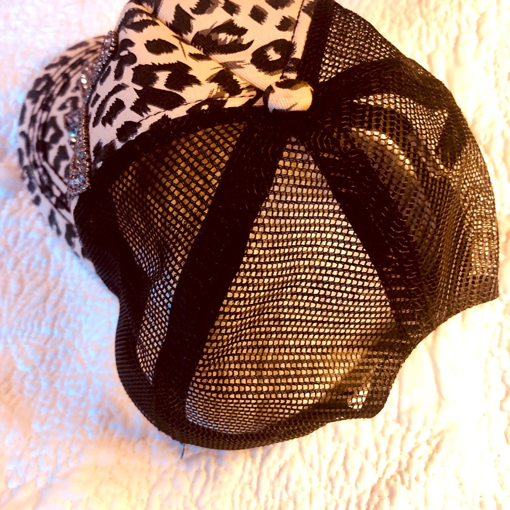 Leopard trucker baseball hat.